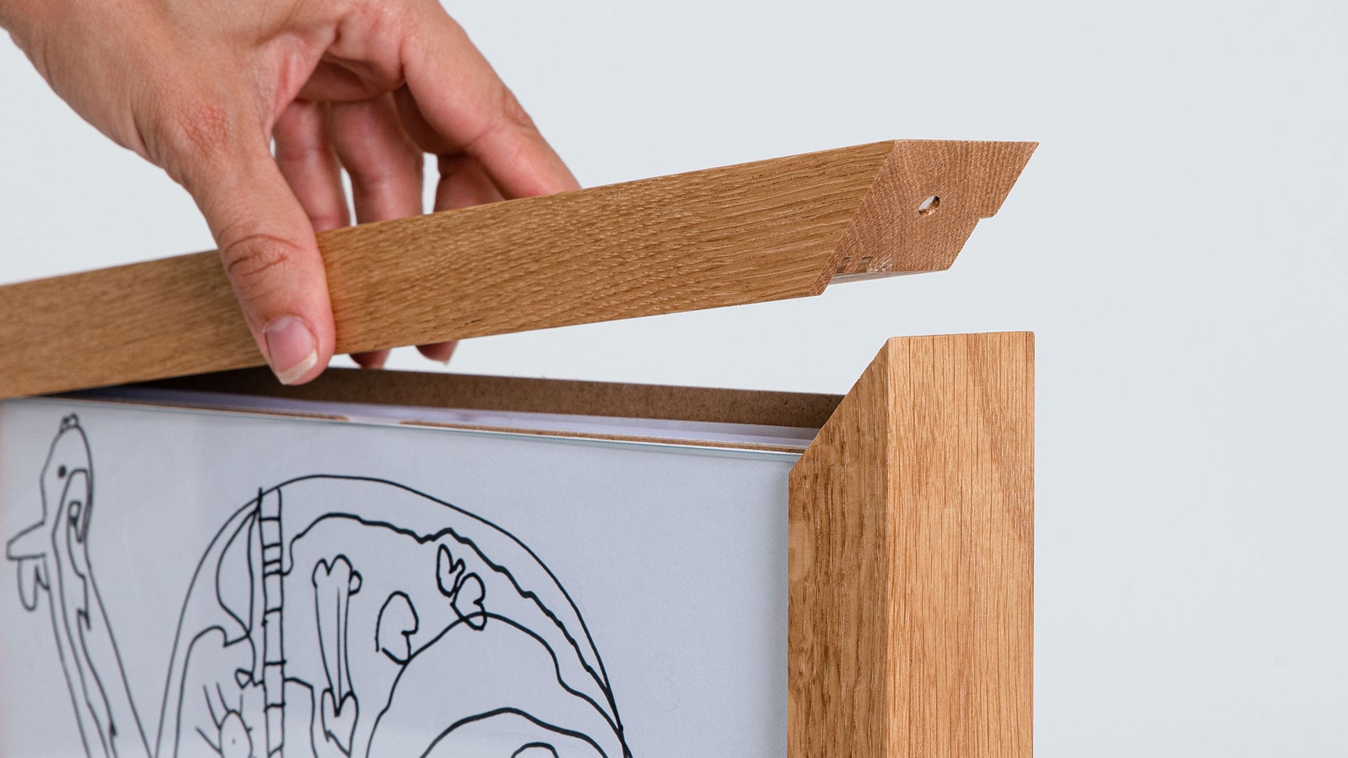 offener Bilderrahmen mit Archivfach und beweglichem Deckelprofil